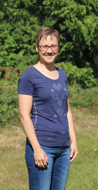 TEEMU LAKKASUO Johanna Kankaanpää sai kultaa 40 49-vuotiaiden sarjassa 100 metriltä. Kuvassa Italian, Irlannin, Bosnia-Herzegovinan, Iso-Britannian ja Sveitsin edustajien kanssa.