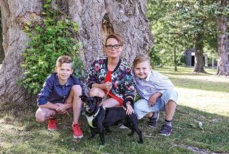 ELINEHTO 3/2018 Maksansiirron jälkeen uuteen normaaliin Nygrenin perheen arjesta ei puutu menoa eikä meininkiä. Siitä pitävät huolen veljespari Luka ja Robin sekä koirapoika Berto.
