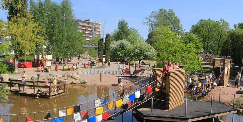 Lapsille ja nuorille Seikkailupuistossa (Kupittaankatu 2, Turku) on monenlaista tekemistä lapsille ja perheille. Alueella on paljon keinuja, leikkivälineitä ja kiipeilytelineitä.