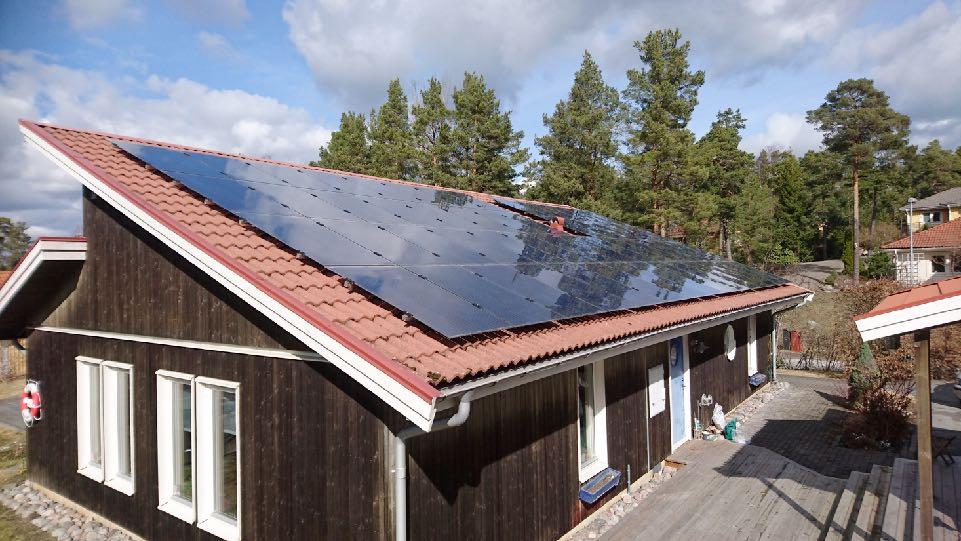Katolle asennettavat aurinkokennot Kuluttajat tarvivat nykyaikaisia ratkaisuja kattoasennuksiin.