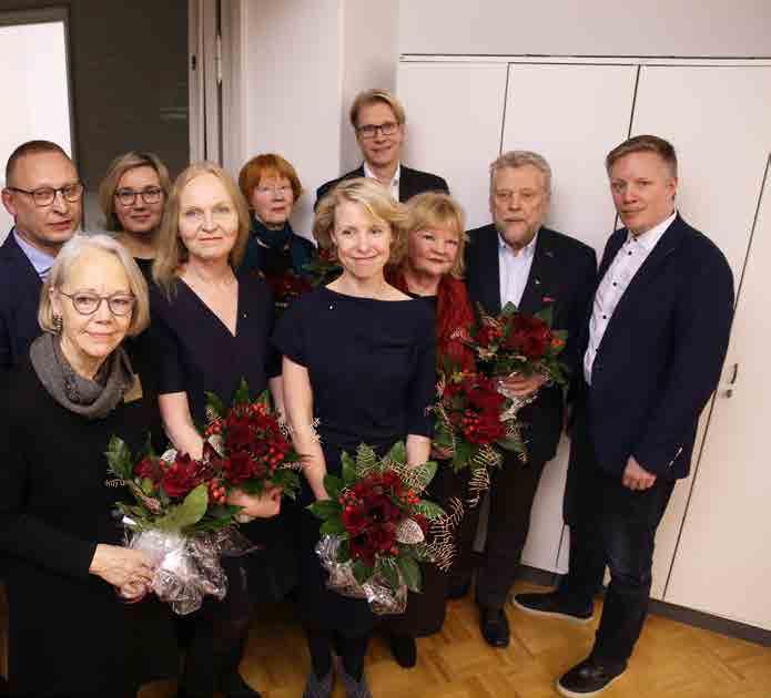 16 TOIMINTAKERTOMUS 2017 1 250 OSALLISTUJAA ORNAMON KOULUTUKSISSA, SEMINAAREISSA JA KESKUSTELU- TILAISUUKSISSA. Ornamon kunniajäsen Lena Strömberg (vas.