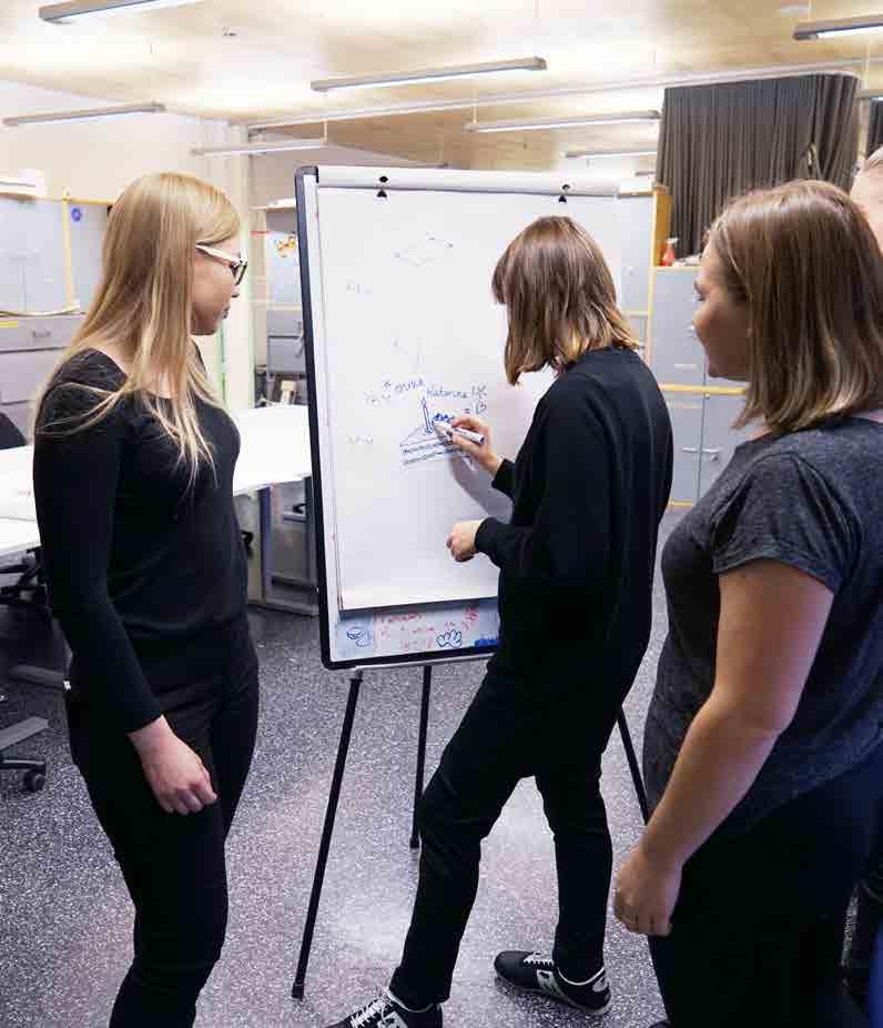 21 TOIMINTAKERTOMUS 2017 Luovien alojen neuvontapalvelut koottava yhdelle luukulle Ornamo otti vuoden aikana kantaa luovien alojen työskentelyedellytysten parantamiseksi.