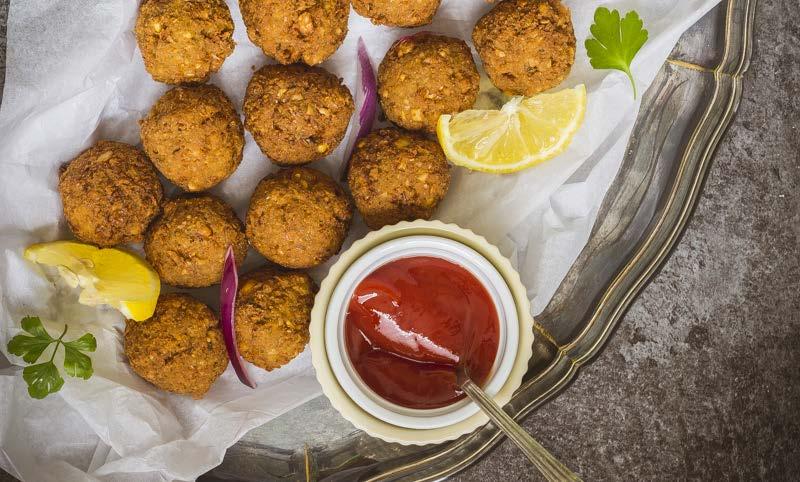 BUFFET FALAFEL MINIPYÖRYKÄT Ainesosat: Kikherne, vesi, tomaatti, perunakuitu, mausteseos (persilja, mustapippuri, korianteri, sipuli, valkosipuli, juusto- kumina, timjami), rypsiöljy, sokeri, suola