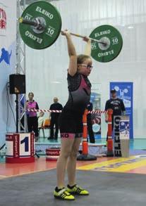 Tytöissä mestaruuden uusivat Iiris Savolainen Lempäälän Kisasta kevyimmässä tyttöjen sarjassa 32 kg, tempaustulos oli parempi kuin viime vuoden työntötulos 20+28=48 kg.