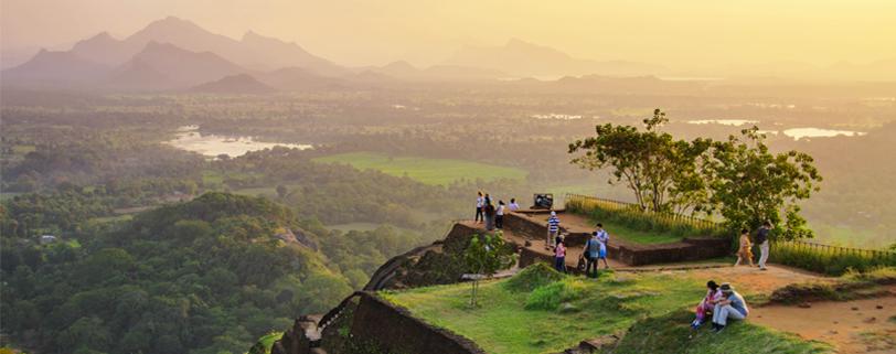 4. päivä, 11.3., 20.12., 16.3. Maailmanperintökohteet Sigiriya ja Polonnaruwa Aamiaisen jälkeen lähdetään tutustumaan Sigiriyan kalliolinnoitukseen.