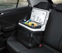 L 31 Aina juuri sopivan kylmiä tai lämpöisiä herkkuja autossa: kylmäboksi on kätevä liittää auton tai kodin pistorasiaan.