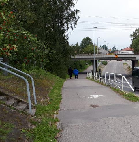 31 Koskipuhdontie/Kauppakatu Koskipuhdontie yhditää radan itäpuolen ydinkeskustaan.