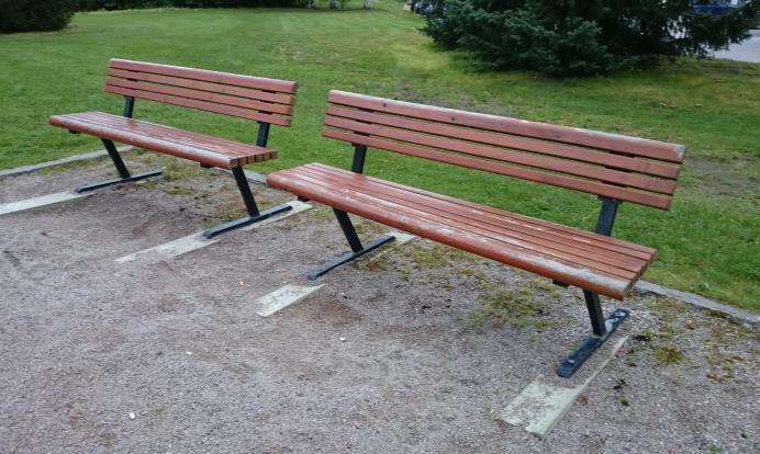 Rantaa siistimällä ja lisäämällä penkkejä rannan tuntumaan puistoalueelle saataisiin viihtyisiä oleskelualueita.
