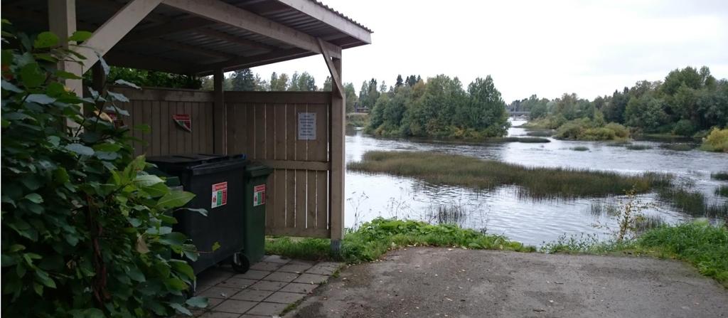 Väylä tarjoaa suoran yhteyden rantaan, mutta terveyskeskuksen takaa ei nykyisellään kulje varsinaista reittiä puistoalueelle.