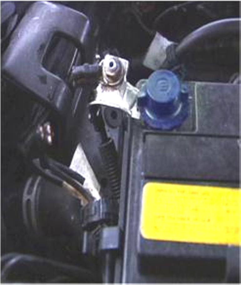 Katollaan olevan henkilöauton kaapeleiden katkaisussa joudutaan tyytymään usein virtakaapelin katkaisuun, koska akku on yleensä piilossa. Virtakaapeli löytyy helpoimmin starttimoottorin yhteydestä.