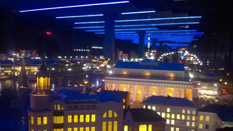 Ettei ryhmä eksyisi kaupungissa museoon matkalla, saattajaksi oli pyydetty Sasky:n