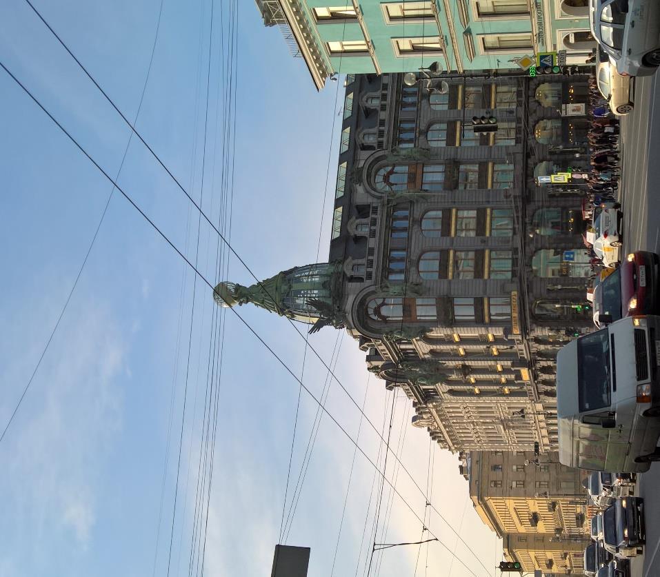 Talo on 1900 alussa rakennettu liike- ja toimistorakennus, jossa nykyisin toimii