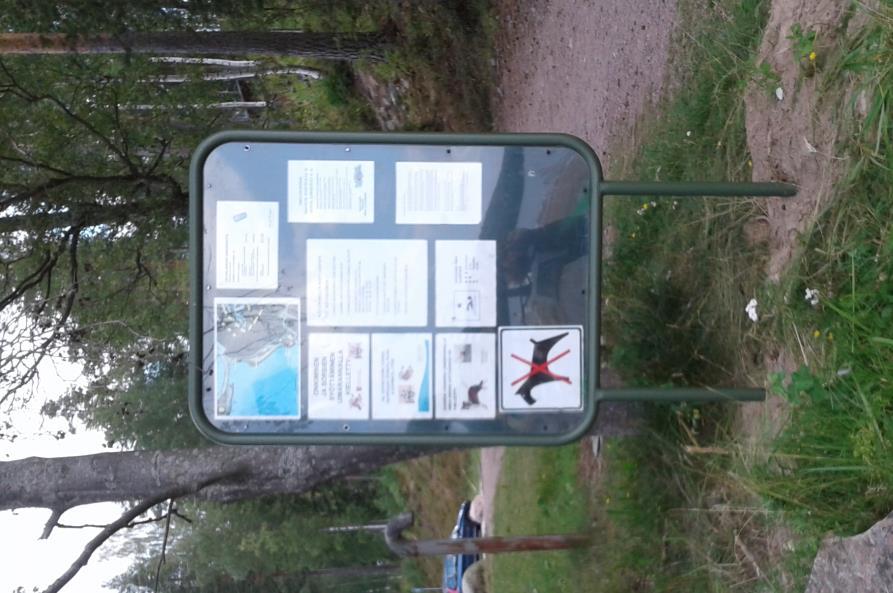14(18) 9 TIEDOTTAMINEN 9.1 Tiedottaminen normaalioloissa Uimarannalla on kaksi ilmoitustaulua, joissa on nähtävillä viimeisin tutkimustulos uimavedestä.