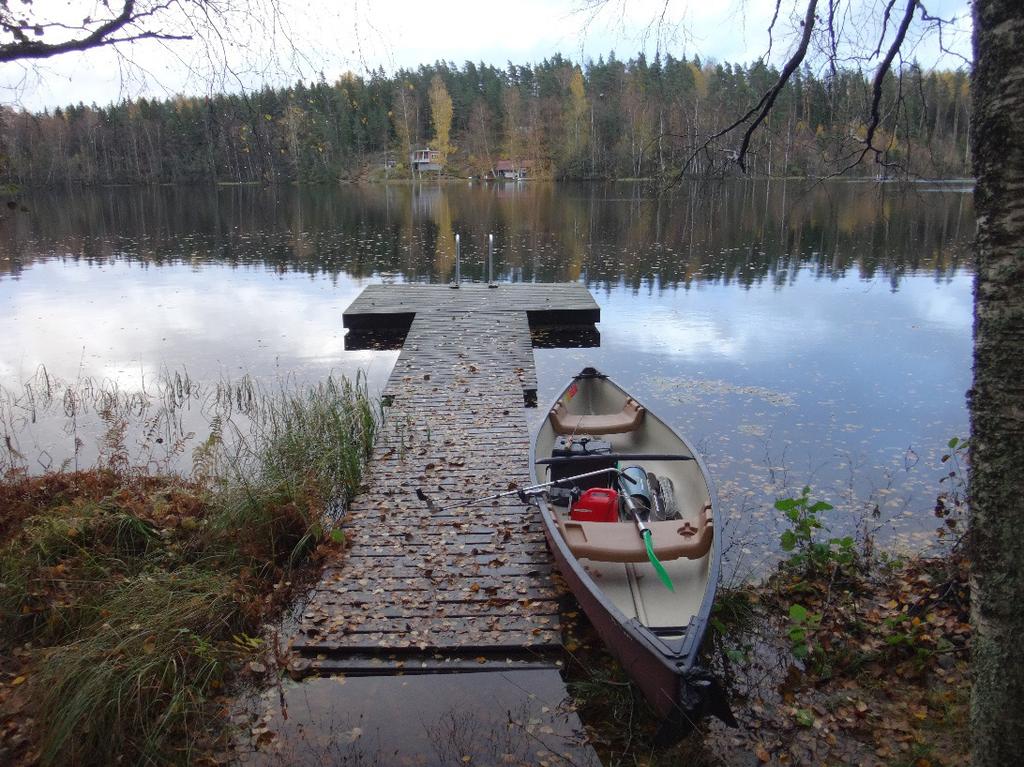 Kuva 6. Kanootilla Kerklammella 18.10.2017 (kuva: LUVY, Arto Muttilainen). Kuva 7.