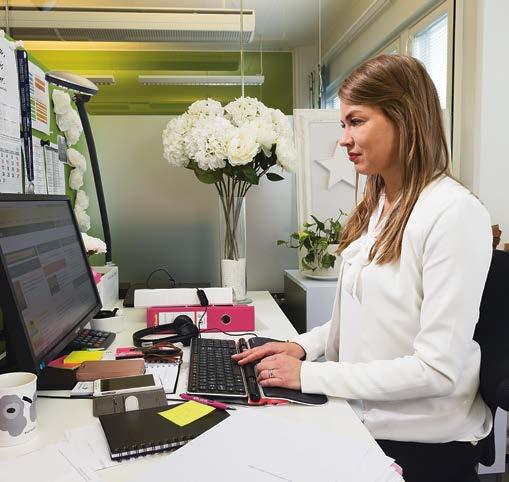 Vapo-konsernin toimintamalli Vapo-konsernin toimintamalli Group Services Yhteiset tukitoiminnot koko konsernille Vastuullisuus leimaa toimintaa Panostetaan digitaalisuuteen Osaamisen kehittäminen