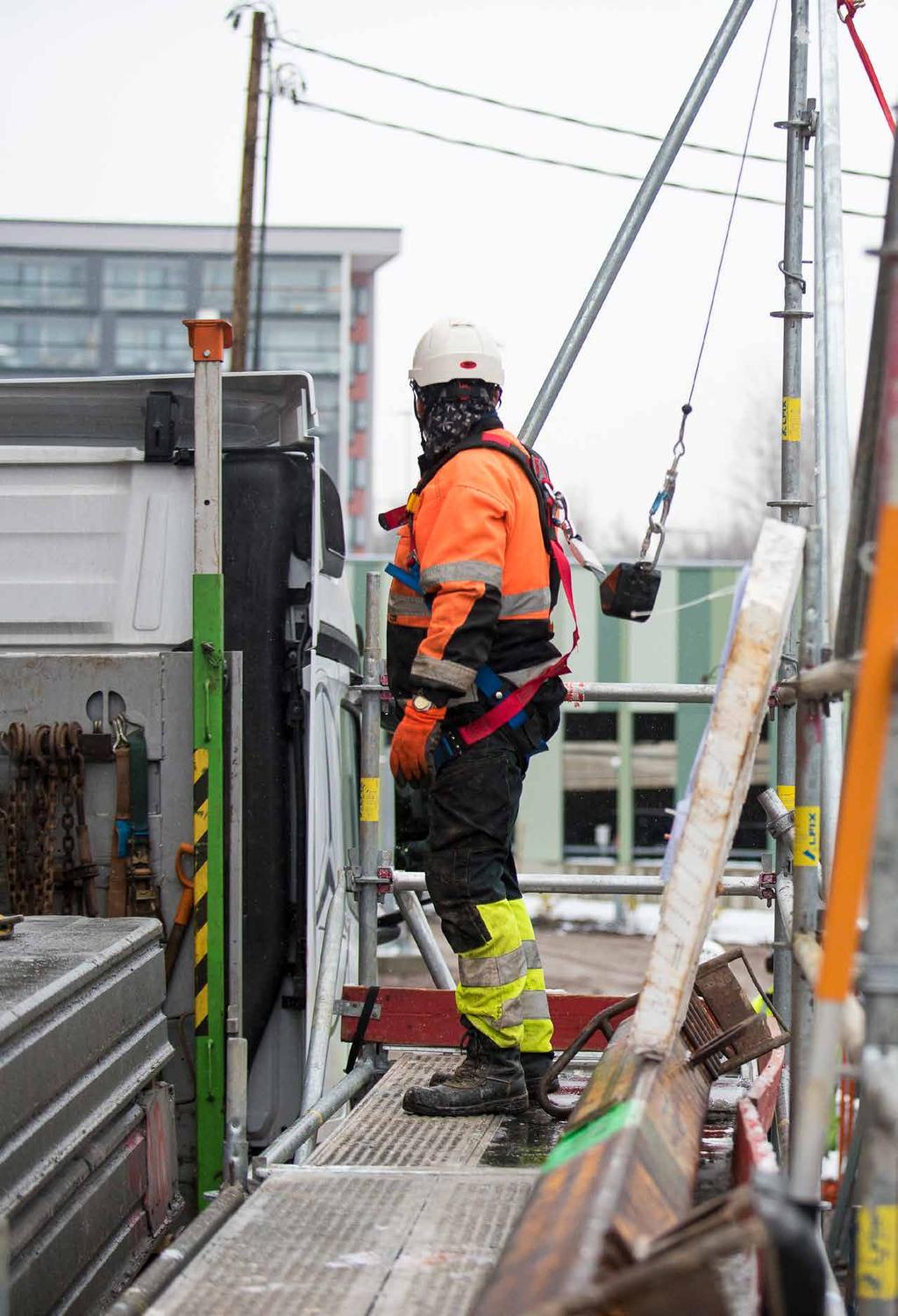 SAFETY-DECK Safety-Deck Turvaa ontelolaattakuormien purkuun Fakta Safety-Deck on Rentan kehittämä laite. Laite kehitettiin asiakkaiden toiveesta alkuvuodesta 2017.