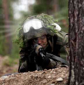 Heijastavat pinnat ja säännölliset muodot paljastavat kasvot, kädet ase, työväline kiikarit