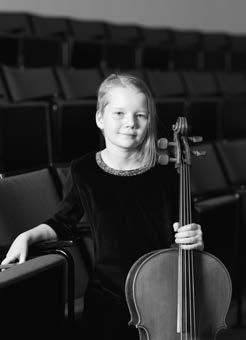 Elli Purhonen Elli Purhonen (s. 2007) aloitti sellonsoiton Lahden konservatoriossa 5-vuotiaana Heikki Pekkarisen oppilaana.