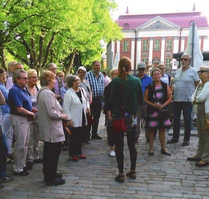K esäretken salaisuudet Lähes kolmekymmentä uteliasta oli matkassa kuulemassa mitä kaikkea Turku on aikojen saatossa kätkenyt salaisuuksien verhon taa.