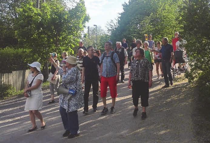 Kurkistettiin luvalla jopa pariin pihapiiriinkin!