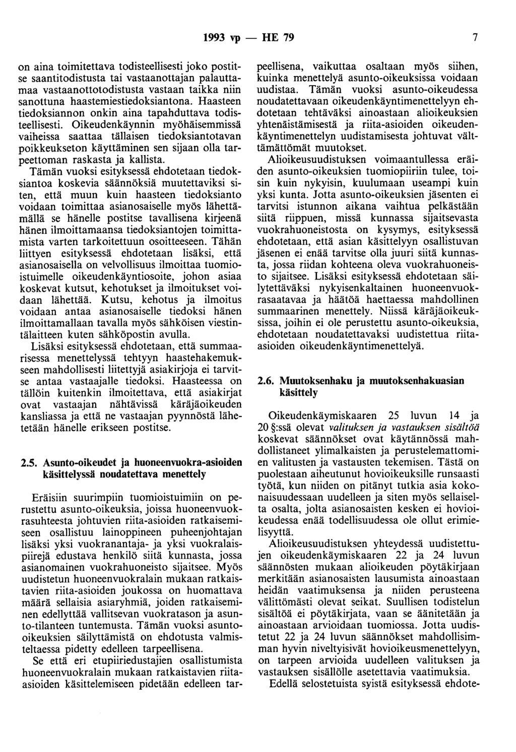 1993 vp - HE 79 7 on aina toimitettava todisteellisesti joko postitse saantitodistusta tai vastaanottajan palauttamaa vastaanottotodistusta vastaan taikka niin sanottuna haastemiestiedoksiantona.