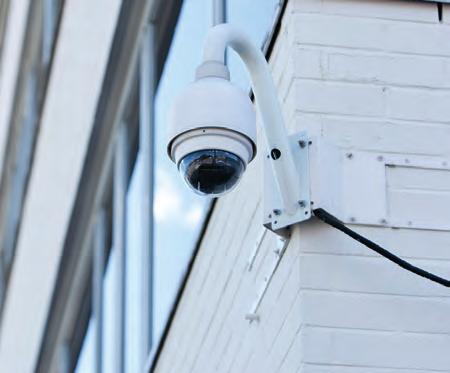 TURVALLISUUSJÄRJESTELMÄT Kamera-, kulunvalvonta-, palo- ja murtoilmaisu-, turvavalaistus- ja turvakuulutusjärjestelmät ovat keskeinen osa kiinteistöjen kokonaisvaltaista turvallisuusratkaisua.