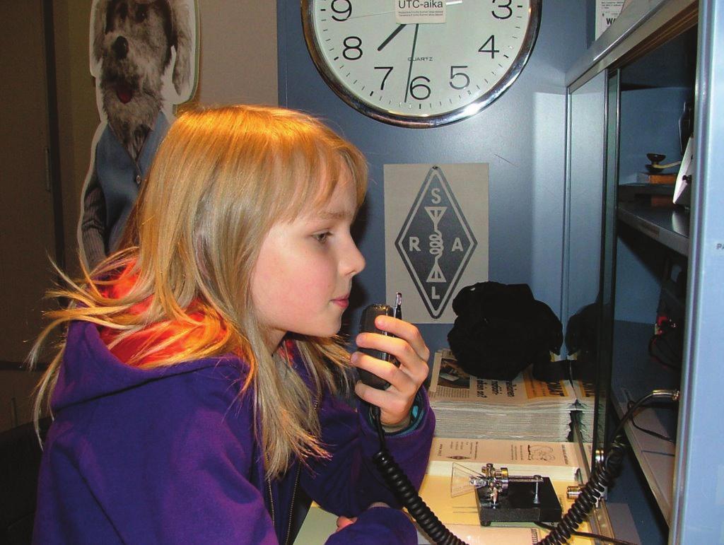 TOIMINTAKERTOMUS 2010 Tilaisuudessa paikalla ollut Etelä-Suomen Sanomien toimittaja kirjoitti OH2BU kuittaa -otsikolla artikkelin, joka merkittävästi auttoi kurssin osanottajamäärään.www.koti.phnet.