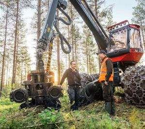 ansiosta metsänomistajille vuosittain maksettavat puunmyyntitulot kasvavat arviolta 70 miljoonaa euroa Biotuotetehtaan käyttämä puu hankitaan Suomesta,