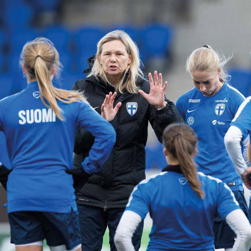 ma i Lahtis. Finland kämpade fint mot Polen på bortaplan och matchen slutade oavgjort 3 3, men gruppens förhandsfavorit Danmark krossade sedan Pikkuhuuhkajat med hela 5 0 i Helsingfors.