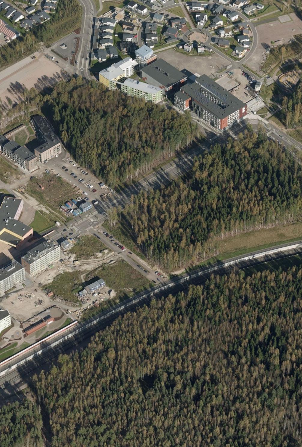 2. KILPAILUTEHTÄVÄ 2.2 Kilpailualue Puu-Kivistössä Kilpailualue sijaitsee Kivistön keskustassa Kehäradan pohjoispuolella. Etäisyys Kehäradan Kivistön asemalle on noin 500 metriä.