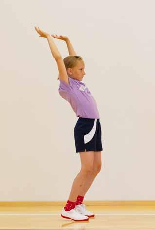 11 Vauhditon pituus Vauhditon pituushyppy eteen. Suorituksen alussa kädet nousevat ylös ja vartalo taivutetaan kaarelle.