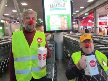 Matinkylän Lions-klubi mukana Nenäpäivän keräyksessä Matinkylän Lionsit osallistuivat aktiivisesti tänäkin vuonna nenäpäivän keräykseen Iso-Omenassa saaden lahjoituksina kaikkiaan 6032 euroa