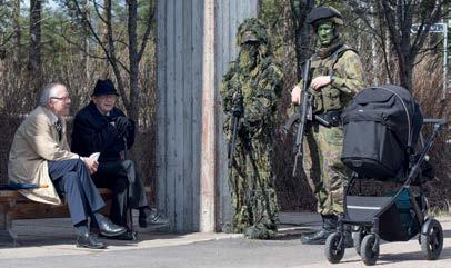 Esittelypisteissä sai tietoa varusmiespalveluksesta, naisten vapaaehtoisesta