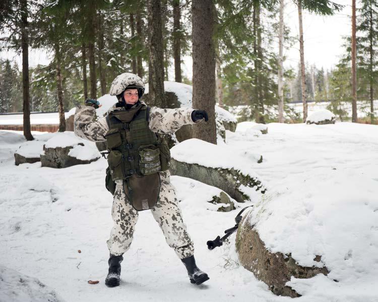 Salpausselän ilmatorjuntapatteristo Johtamisjärjestelmälinja Ilmatorjunnan johtamisjärjestelmien tarkoituksena on, varsinaisten johtamisyhteyksien tuottamisen lisäksi, muodostaa paikallista