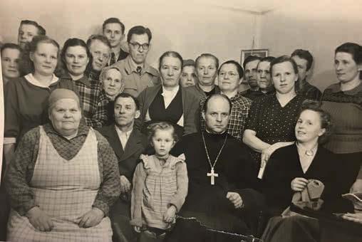ja 18.5. Lisätietoja antaa Seija Mäkiaho puh. 050 402 7089. Kuva on Kajaanin Heinisuon tiistaiseuran vuosikokouksesta vuodelta 1952, mutta kaikkien kuvassa olevien nimi ei ole vielä tiedossa.
