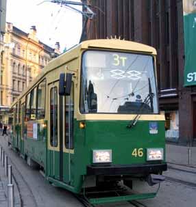 HelB:n auto nro 9, täysmatala Scania, tuli iltaruuhkassa vastaan Helsingin linjalla 39 ja vastaavanlainen nro 10 seutulinjalla 248.