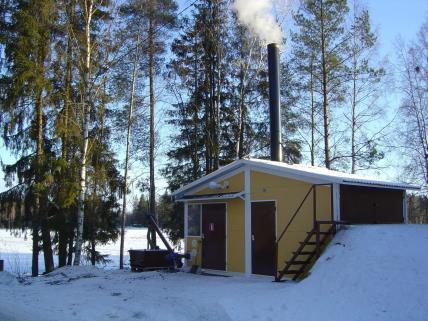 Metsähakkeen käyttö pienissä laitoksissa ja polttoaineen laatuvaatimukset Käyttäjä Polttoaine Käytetty teknologia Polttoaineen tärkeimmät laatuvaatimukset Koti- ja maatalous (< 50 kw) Karsittu