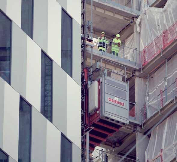 JULKISIVUPALVELUT Cramon julkisivupalveluihin kuuluvat telineiden, sääsuojien, henkilötavara- ja tavarahissien sekä mastolavojen toimitukset asennettuina.