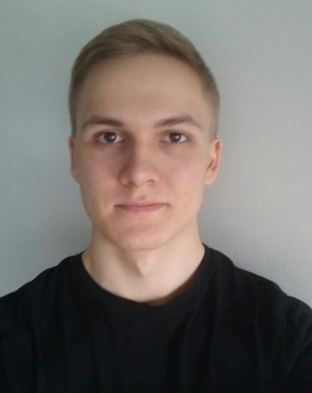 Harrastuksia pesa pallo ja lukeminen.