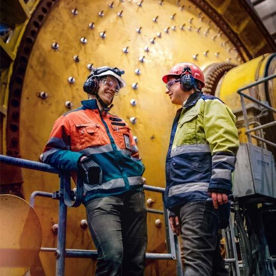 Laite- ja palvelumyyntiä maailmanlaajuisesti Equipment and services sales globally Henkilöstö alueittain Personnel by region Liikevaihto alueittain Net sales per region Eurooppa 34 % Europe