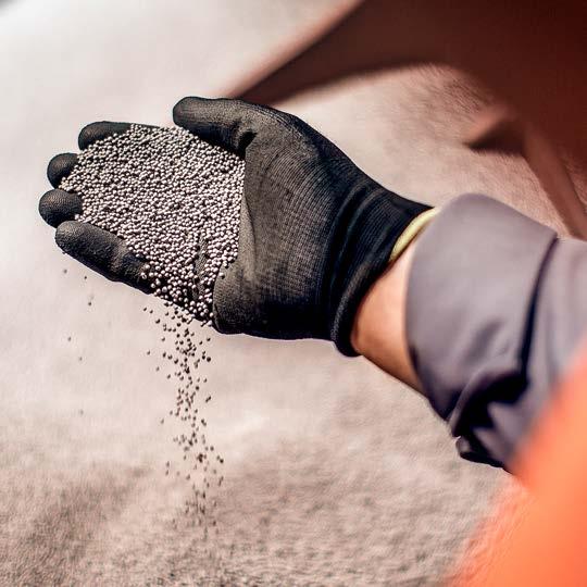 Hyödykkeiden hinnat ovat laskeneet merkittävästi Commodity prices have declined significantly 120 Metallien hintojen kehitys Metal price development 120 Öljyn hinnan kehitys Oil price development 100