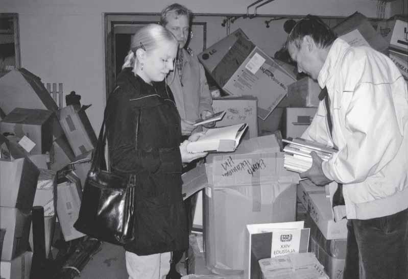 TYÖVÄENTUTKIMUS VUOSIKIRJA 2009 TYÖVÄENLIIKKEEN KIRJASTO Lahjoitukset ovat tärkeitä Työväenliikkeen kirjastolle Työväenliikkeen kirjasto vastaanottaa joka vuosi suuren määrän aineistoa lahjoituksina.