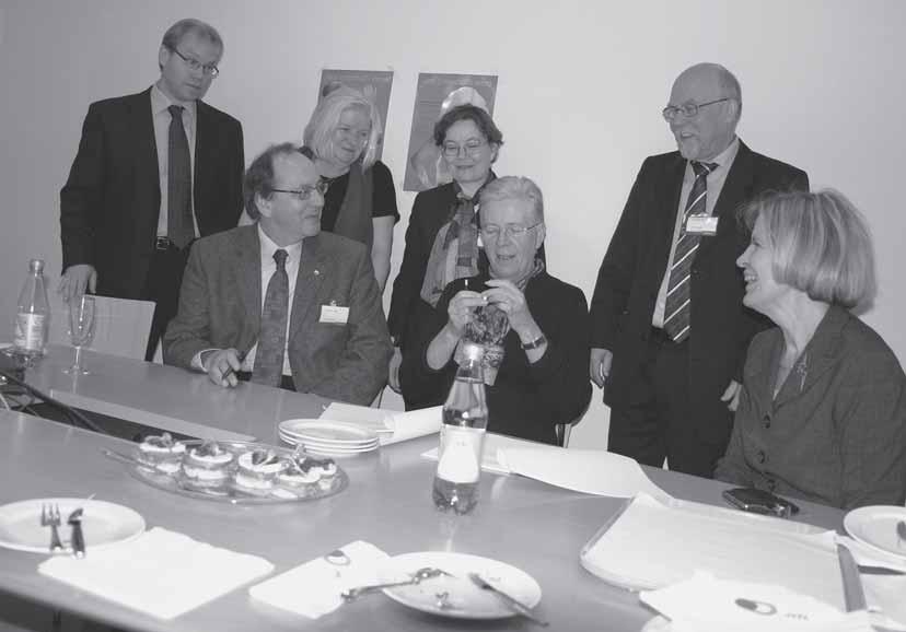 TYÖVÄENTUTKIMUS VUOSIKIRJA 2009 Uusi palkkausjärjestelmä Vuoden 2008 keväällä työväenperinnelaitokset Kansan Arkisto, Työväen Arkisto ja Työväenliikkeen kirjasto ryhtyivät yhdessä toteuttamaan uuden