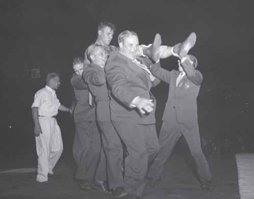 TYÖVÄENTUTKIMUS VUOSIKIRJA 2009 TUL:n painijoista tunnetuimpia poliitikkoja olivat vuoden 1945 Suomen mestari Sulo Hostila ja Helsingin vuoden 1952 olympiakisojen kultamitalisti Kelpo Gröndahl, joka