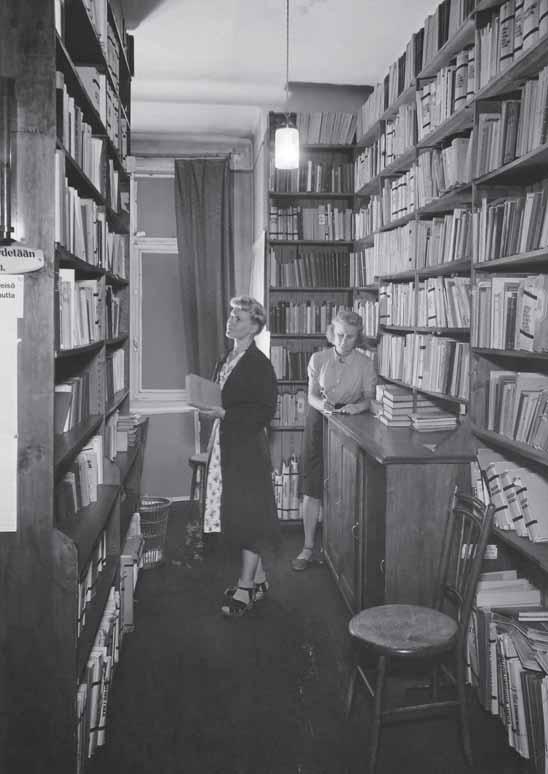TYÖVÄENTUTKIMUS VUOSIKIRJA 2009 Työväen Arkiston tiloja Paasivuorenkatu 3:ssa vuonna 1944. Kuvassa arkistonhoitaja Marjatta Liiro ja arkistoapulainen Hilkka Pulli. Kuva: Valokuva Kolmio.