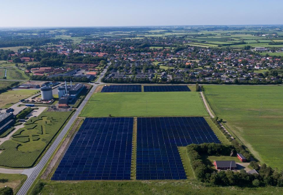 Exchange station Heat pump Wood pellet boiler Energy storage Savosolar solar fields 15 000 m 2