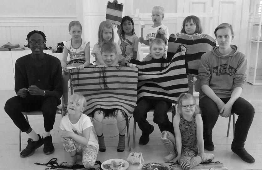 TAITO PIRKANMAA 2017 VUOSIKERTOMUS KANSALLISPUKUJEN TUULETUS ORIVEDELLÄ SUOMEN 100-VUOTISJUHLAVUOSI nosti kansallispuvut uuteen arvostukseen, mikä näkyi