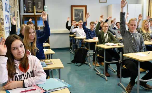 3. MITÄ STRATEGIA TARKOITTAA? STRATEGIA Sisältää näkemyksen tulevaisuuden haasteista - yrittäjyyskasvatuksen avulla ohjaamme nuoria selviytymään muuttuvassa maailmassa.