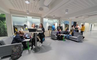 Kenelle strategia on tarkoitettu? Tämä strategia on tarkoitettu ensisijaisesti opettajille, rehtoreille, työelämän edustajille ja muille yrittäjyyskasvatuksen kehittäjille.