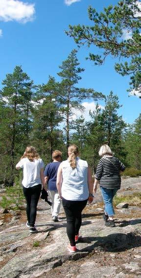 Syksyisin puolestaan voi aistia luonnon valmistautuvan talveen kanervien kukkiessa sekä sammaleiden ja jäkälien värittäessä maisemaa.